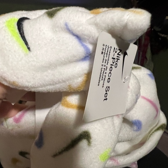 Infant and toddler Nike Trapper Hat & Mittens Set Allover Swoosh Print - Picture 3 of 4